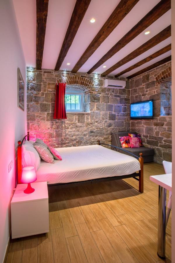 Summer Stone Pleasure Apartman *